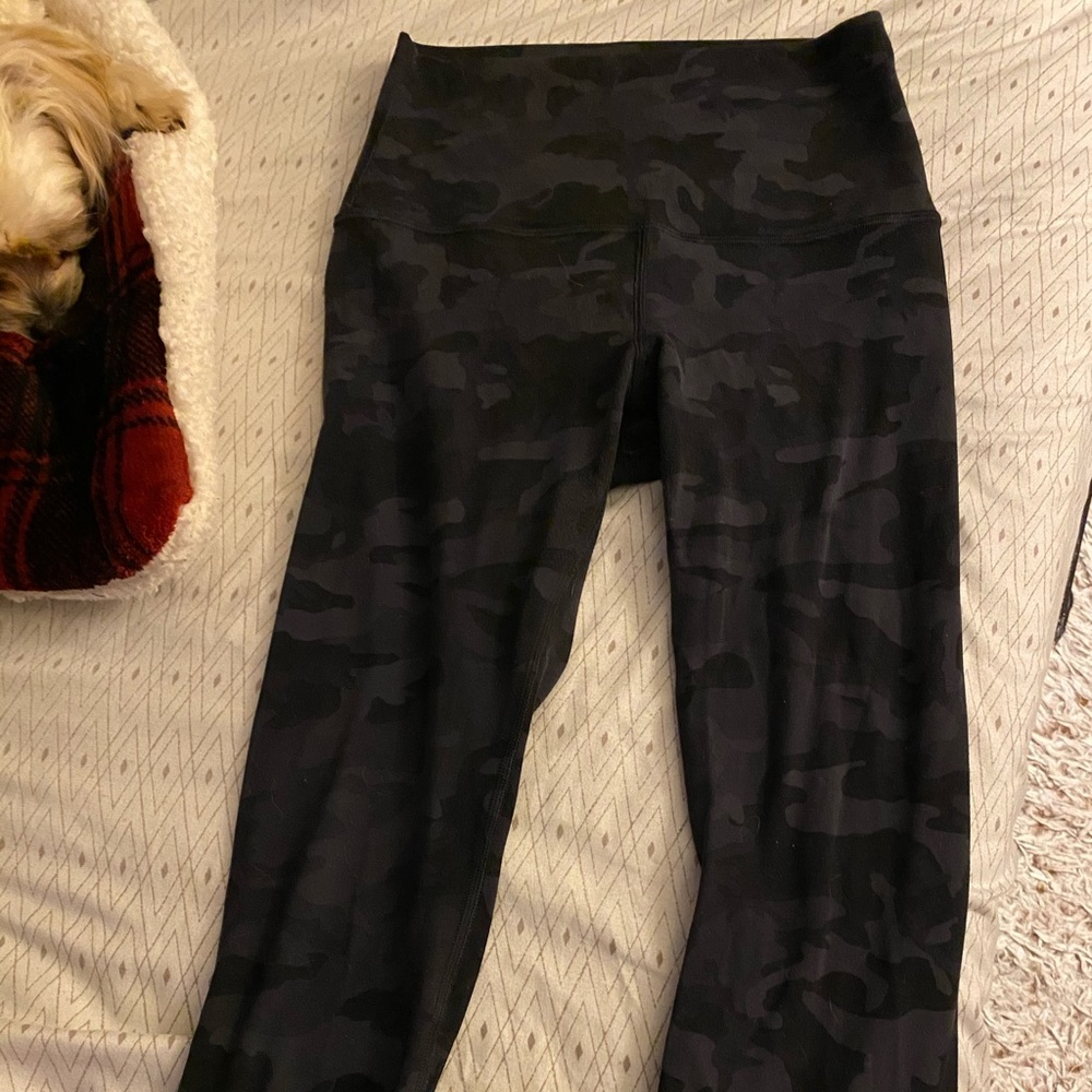 Align gray camo cropped